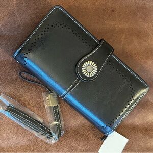 Sendefn Black Leather Wristlet Clutch